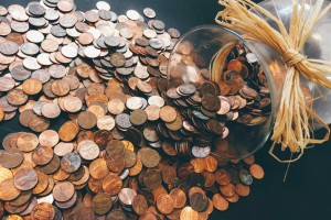 如何理解黄金市场的费用
波动规律？这种规律如何影响投资决策？