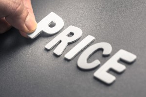 如何分析黄金费用
的变化影响？这些变化影响如何引导投资方向？