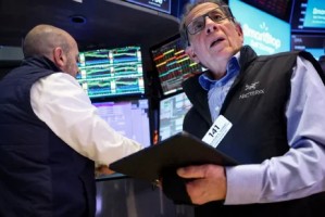 道指暴跌逾1500点 纳指重挫5%