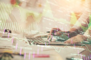 如何理解股票市场的涨跌信号？这些信号对投资决策有何影响？