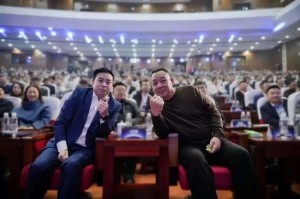 于东来打断永辉高管发言，质问永辉店月赚200万不涨工资