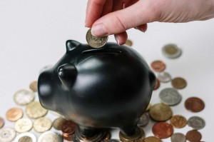 如何评估黄金市场的风险程度？这种评估的方法有哪些局限？